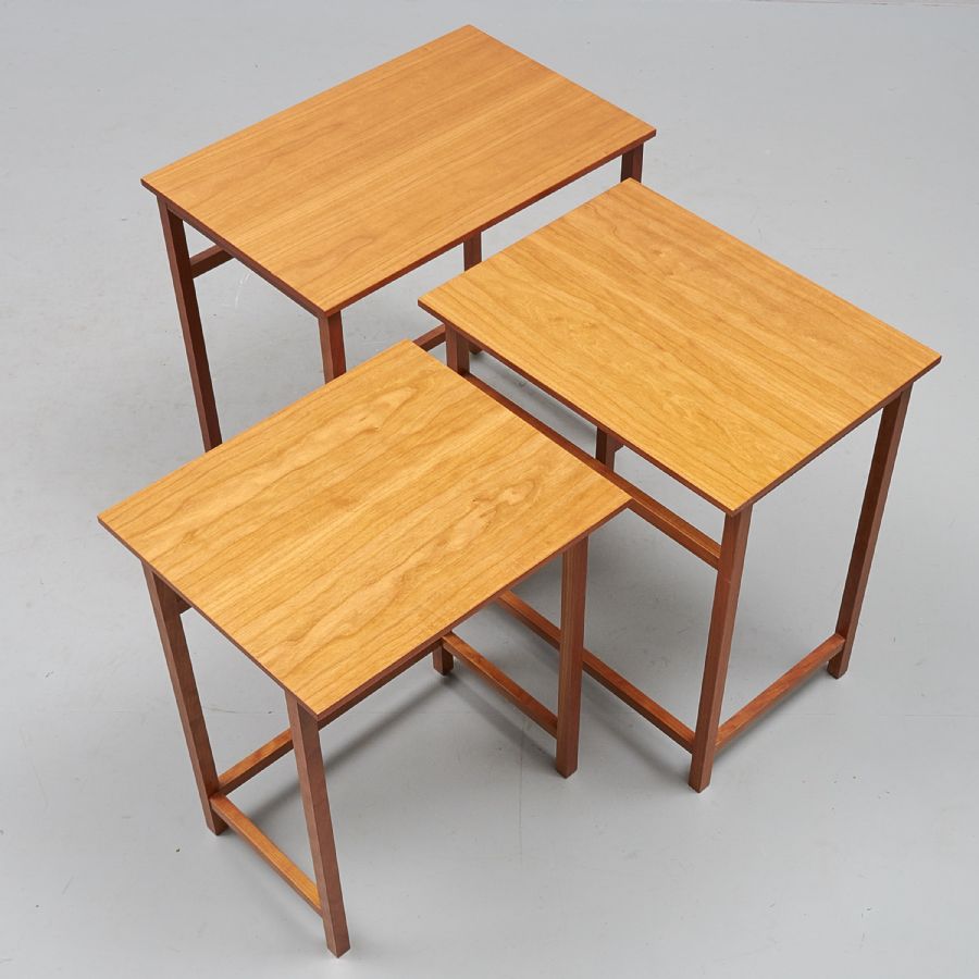 Satsbord, design: Josef Frank, Firma Svenskt Tenn, 3 delar Satsbord, design: Josef Frank, Firma Svenskt Tenn, 3 delar